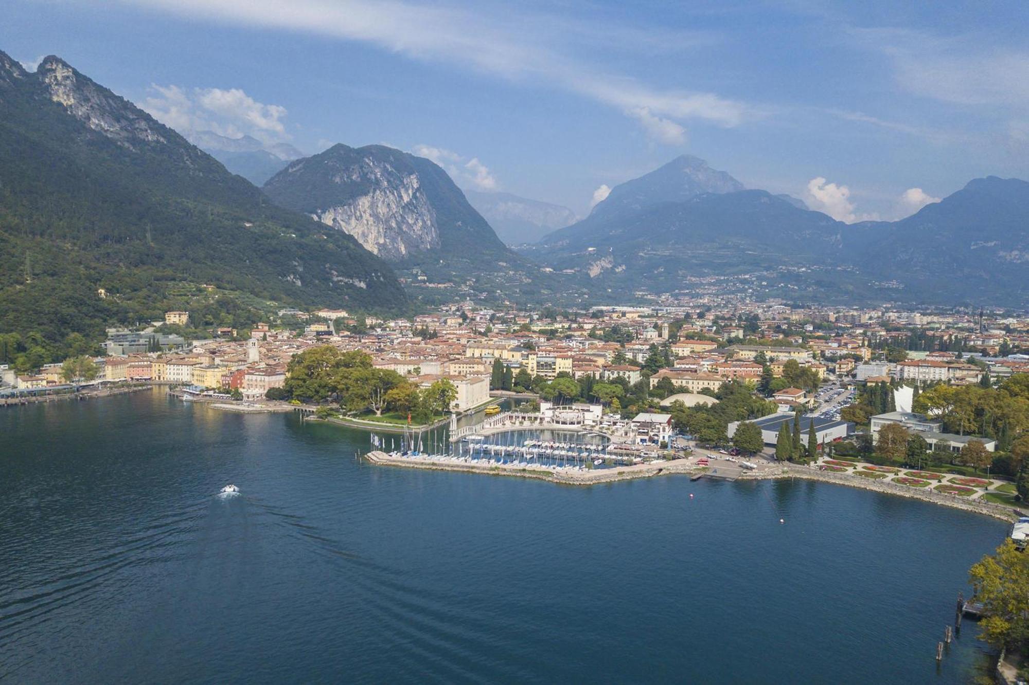 Casa Azzurra 150Mt From Lake - Happy Rentals Riva del Garda Extérieur photo